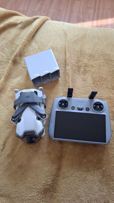 Pachet Combo Droba DJI mini 4 PRO fly si controller smart DJI RC 2