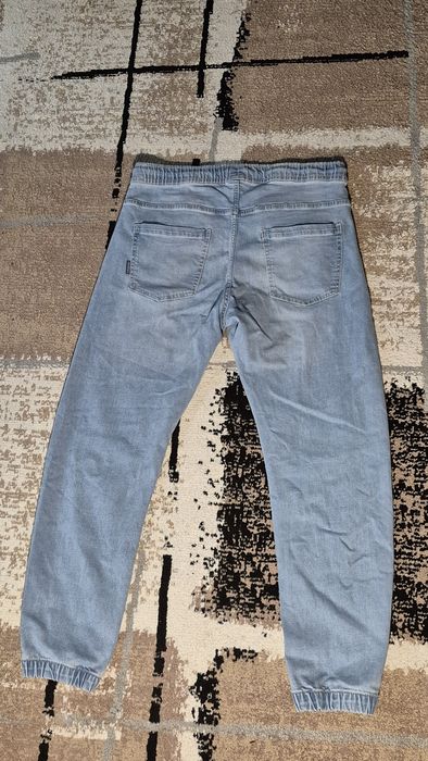 Мъжки дънки тип Jogger