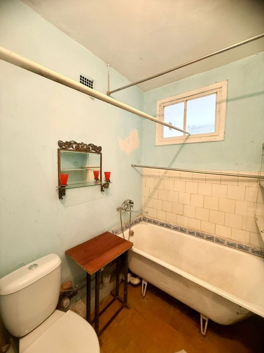 Продам 1 ку с балконом Назарбаева 38