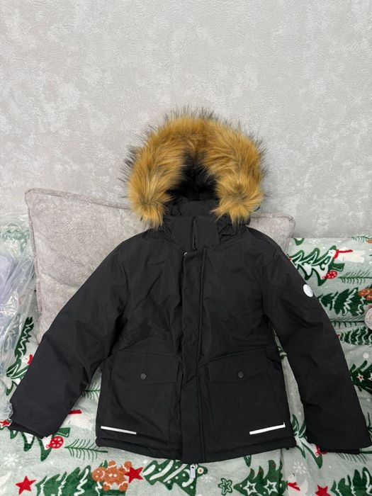 Продам куртку на мальчика новую