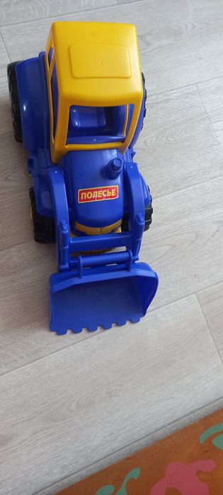 Синий детский трактор