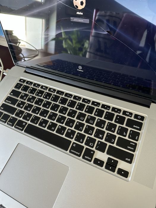 Продам макбук 15