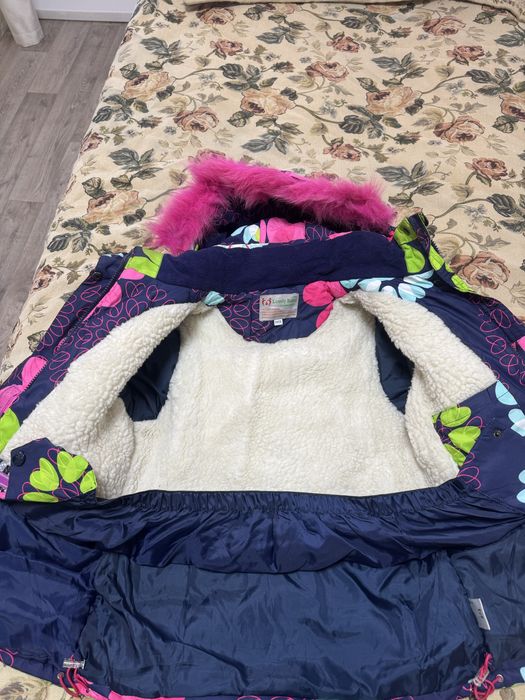 Продам зимний комбинезон для девочки 134 см