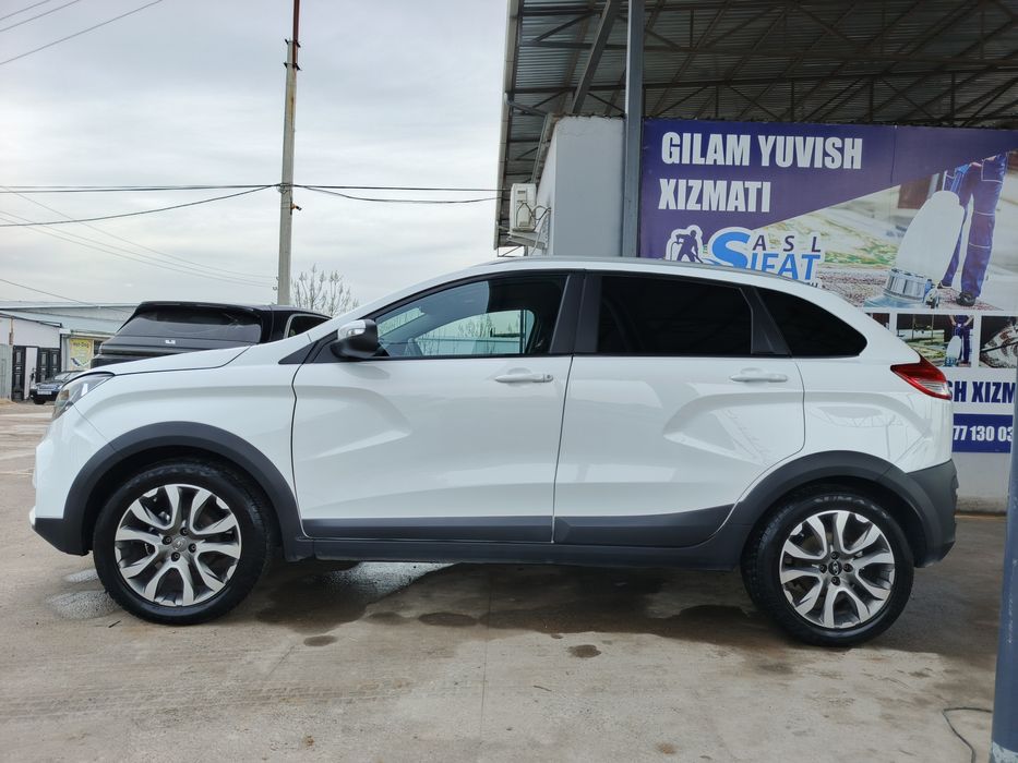 Lada Xray Cross 2021. Bir qoʻl mashina.