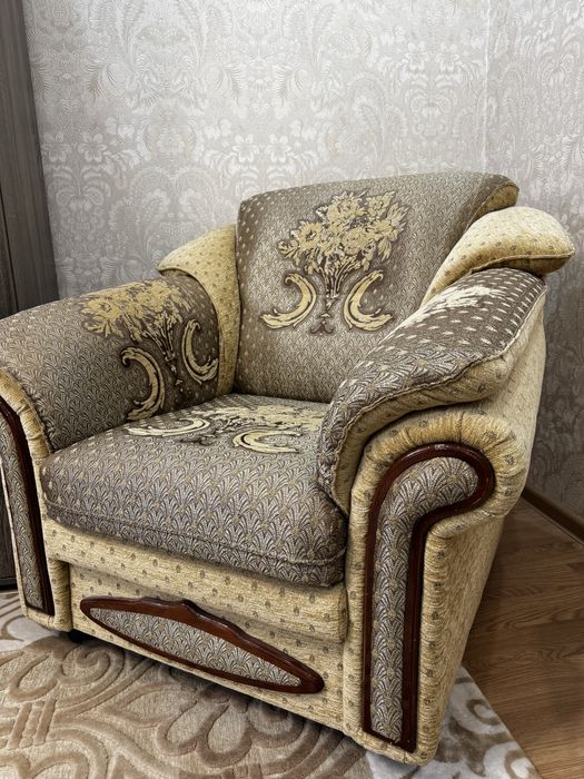 Шикарный диван + два кресла