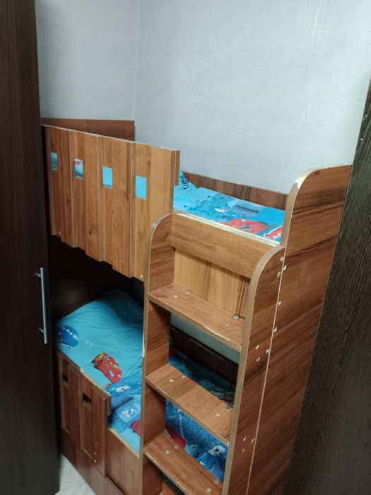 Продам двухъярусную кроватку