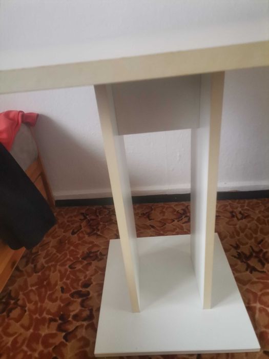 Кухненска маса бяла