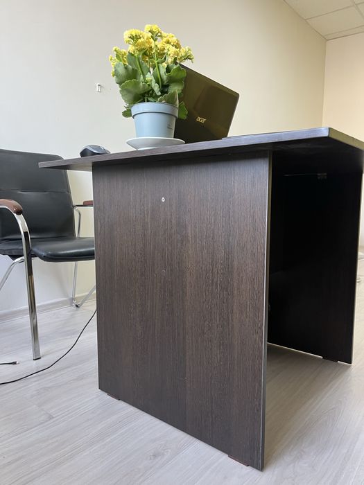 Большой офисный стол