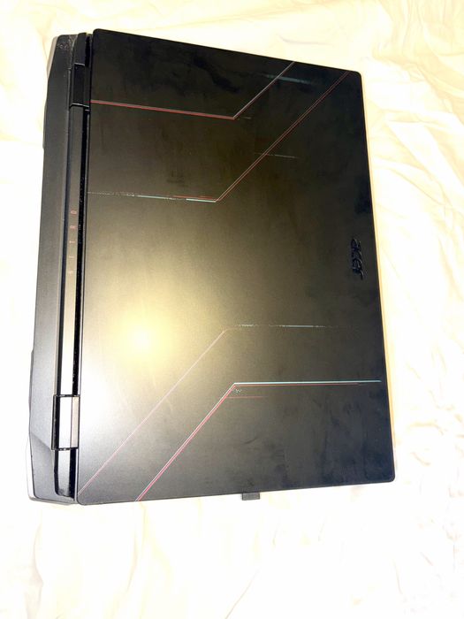 Лоптоп Acer Nitro 5 + уеб камера Logitech