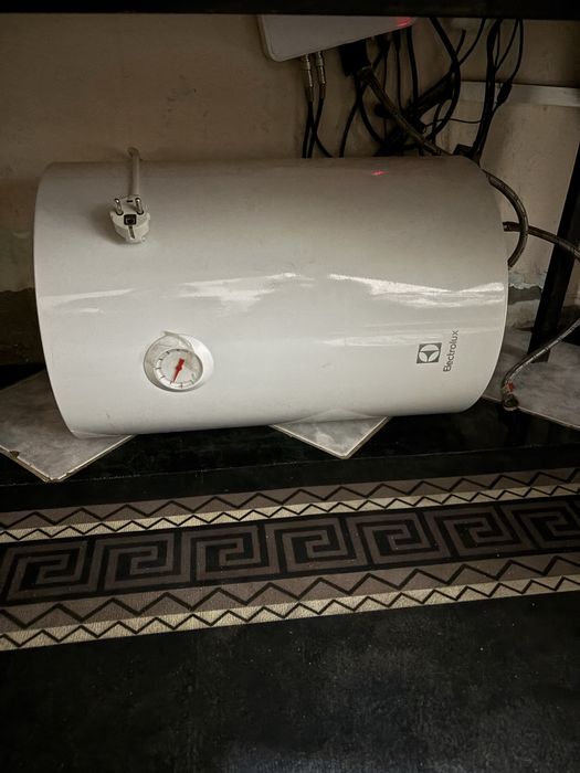 Продам водонагреватель новый 30 литров