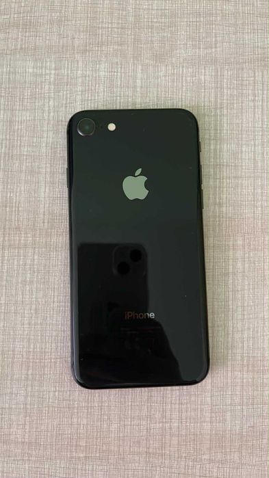 Iphone 8 много запазен