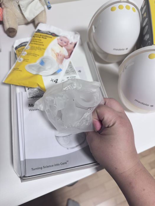 Medela Motion InBra - двойна помпа за кърма