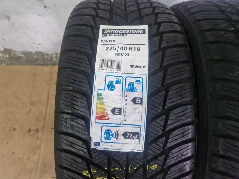 2 Bridgestone R18 225/40/ 
нови зимни гуми 
DOT3518