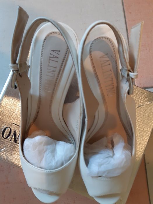 Женские босоножки