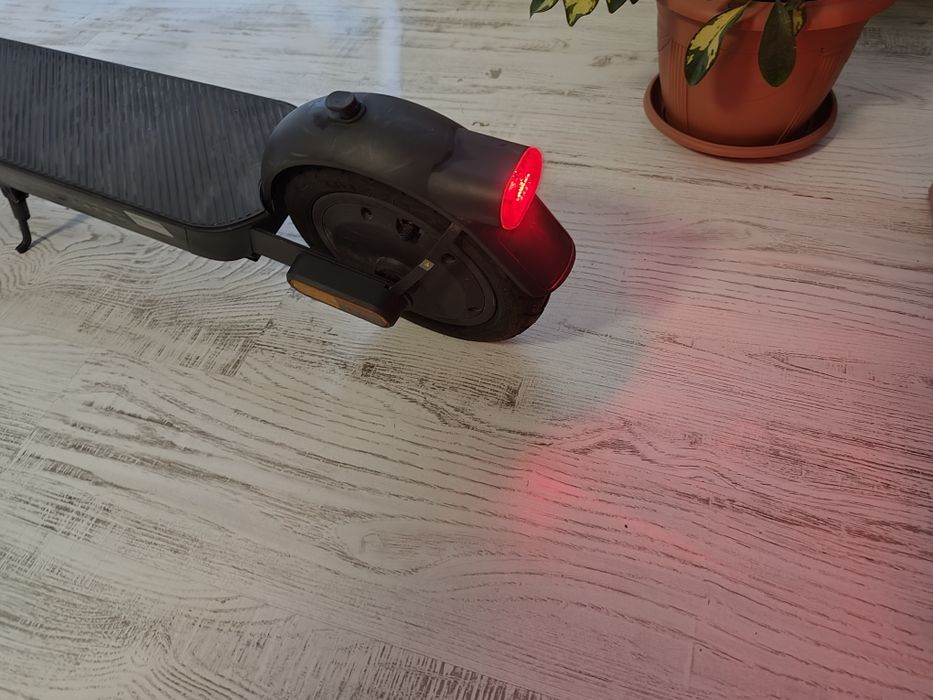 Trotineta     electrică Xiaomi scuter 5