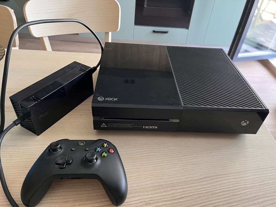 Xbox One 500 GB – Perfect funcțional – Stare foarte bună + controller original