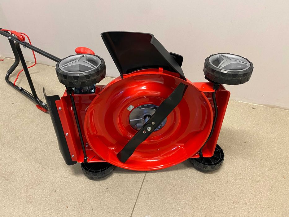 R20 Косачка безч. 40V 37cm 35L 6нива 2x2Ah 300m2 /Косачка бенз. 2.5kW