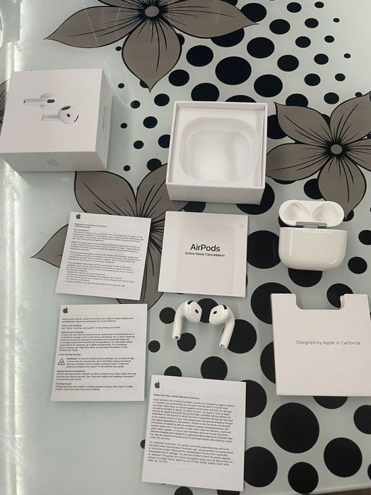Căști Airpods 4 anc