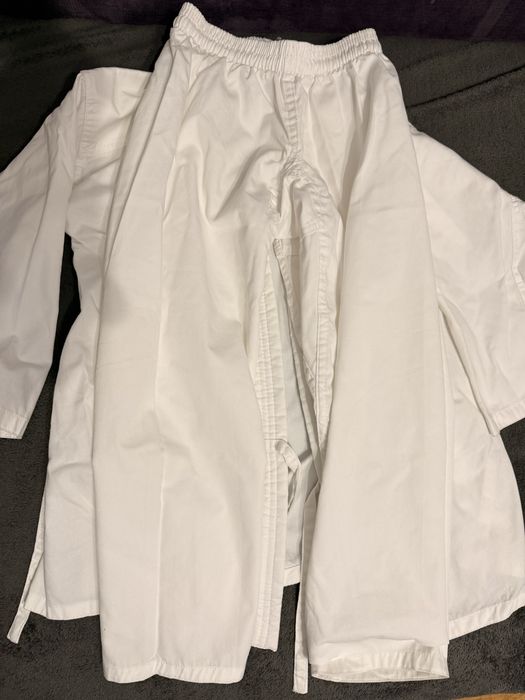 Vând 2 buc kimono karate copii