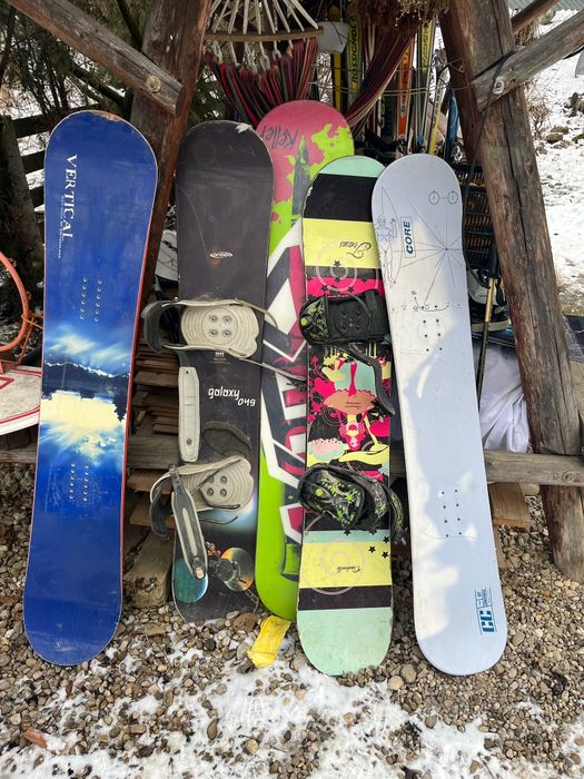 Vând schiuri/clăpari/snowboard (placi)