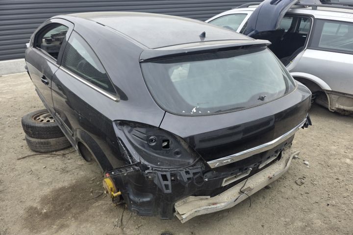 Hayon / Haion cu luneta Opel Astra 2005 1.9 CDTI MT (150 hp)
