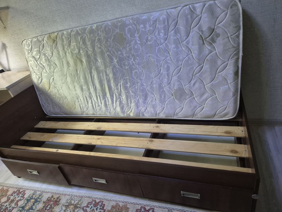 Продам кровать 1,5 спальная