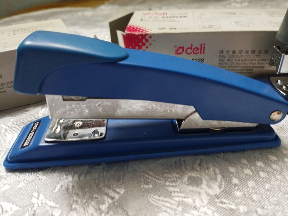 Степлер для бумаги, новый