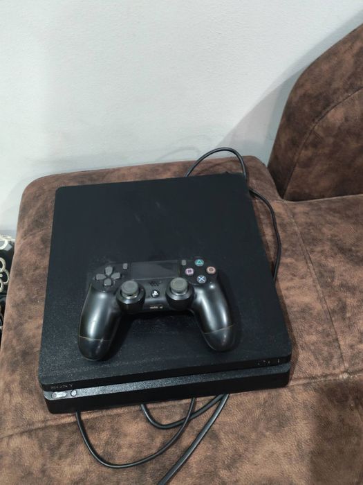 Vând PlayStation 4 1 tb + jocurile din imagine