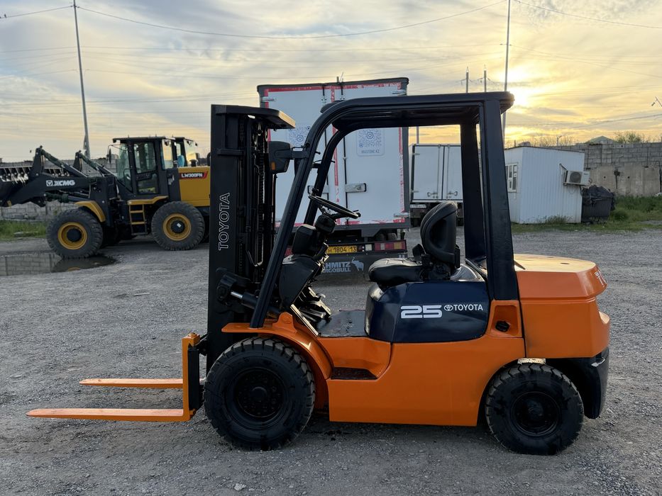 Вилочный погрузчик кара автокара