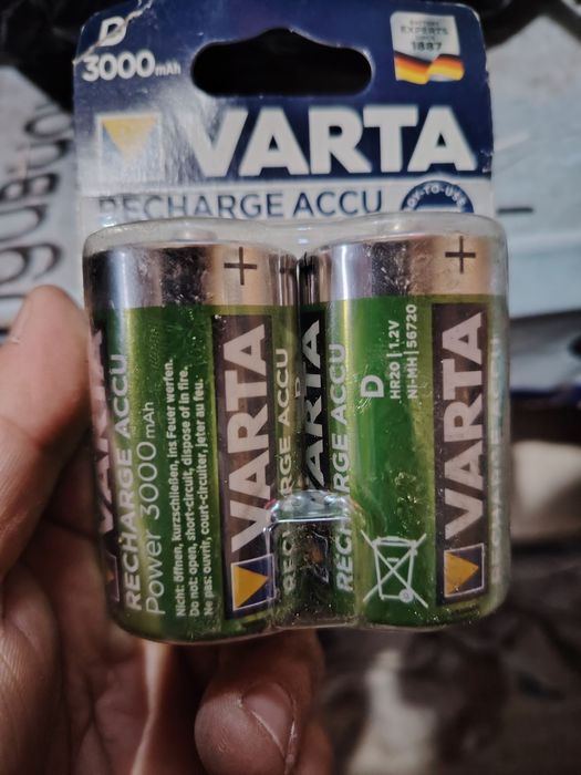 Заряжаюший батарейки