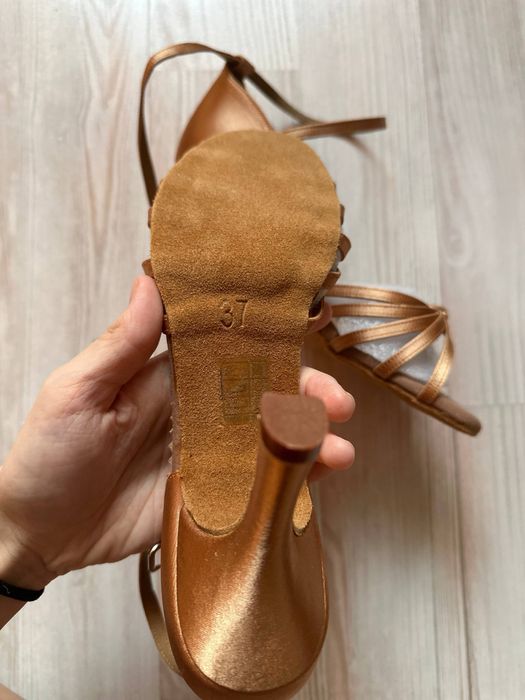 Танцевальные туфли