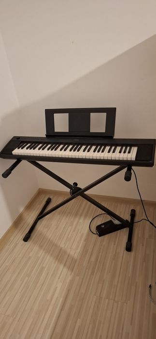 Vând pian electric Yamaha Piagerro-Np12
