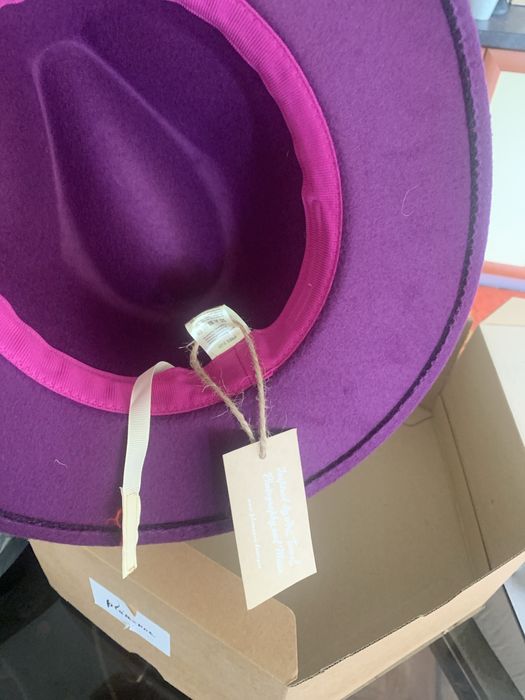 Велурена шапка на Plamena Fashion