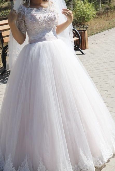 Продам платья, пишите на ватсап со скрином нужного