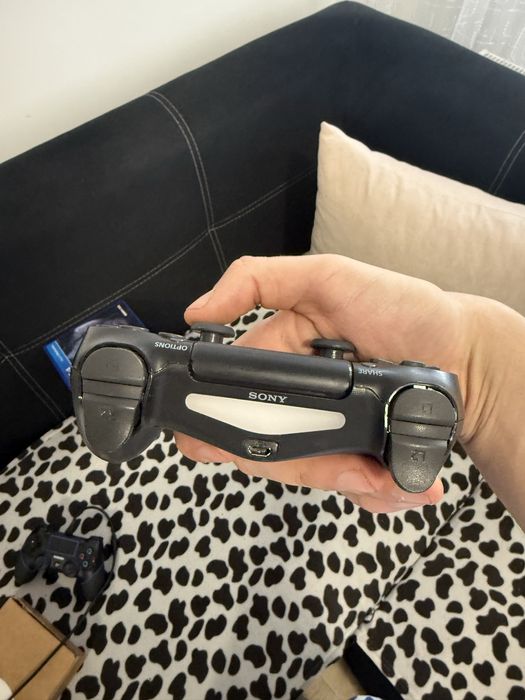 PS4 Slim 500GB с 2 контролера