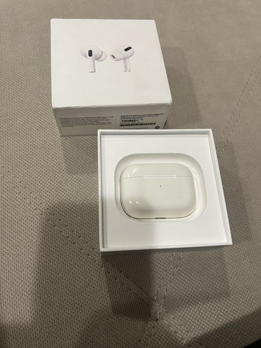 Кейс для эйрподсов оригинал