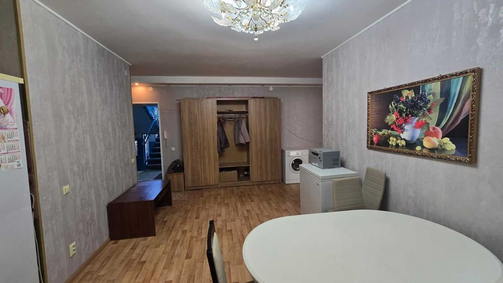 Продается 3 комнатная, р-н Клуб Строитель