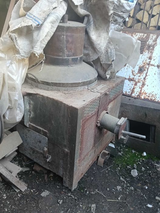 Vând căldare cu tilinder și teava