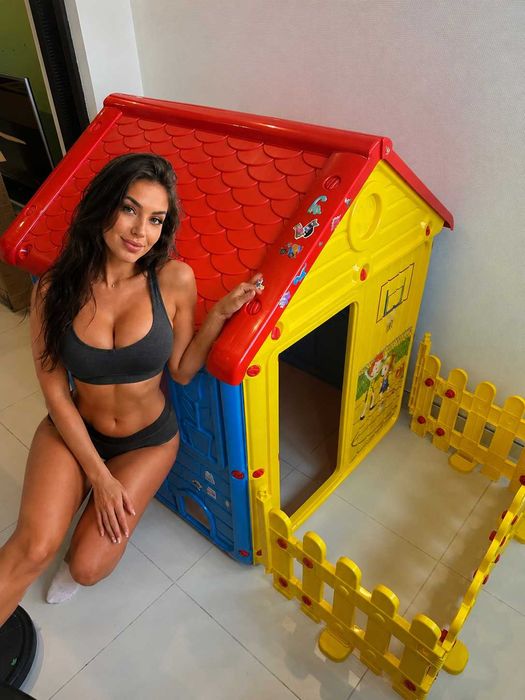 Детска къщичка DOLU My First House с ограда – пълен комплект