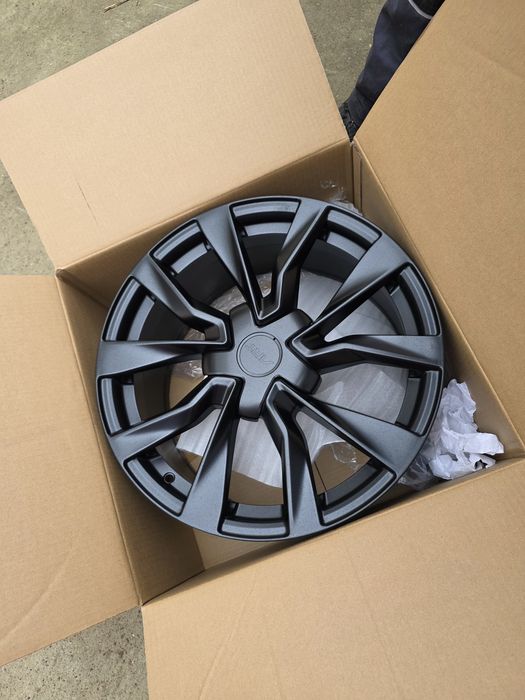Jante de aliaj pentru  Tesla pe 18  marca silver line