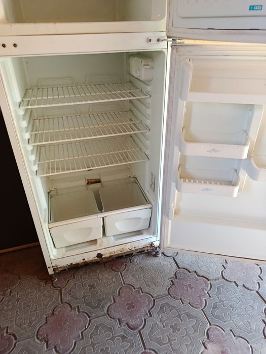 Продам холодильник на запчасти