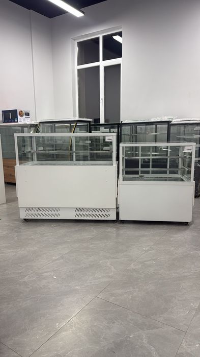 Кондитерская витрина