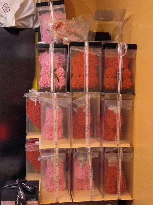 мече от рози и подараци