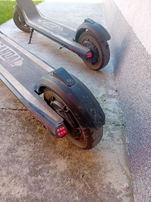 Se vând trotinete electrice