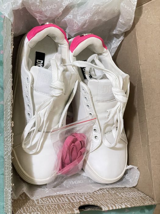 DNKY adidasi/ skechers  noi nouti superbi