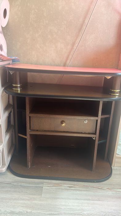 Отдам тумбу под телевизор, срочно