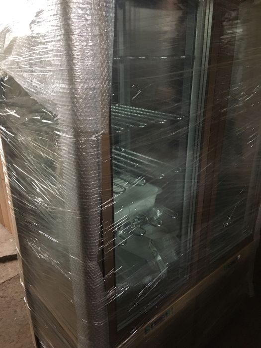 Професионална хладилна витрина за торти и сладолед