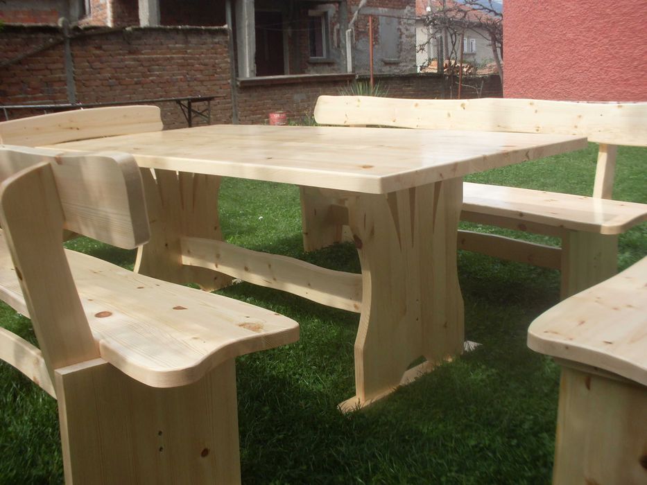 Маси и пейки от масив