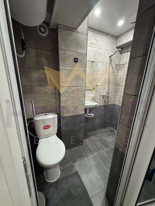 Двустаен апартамент, Автогара