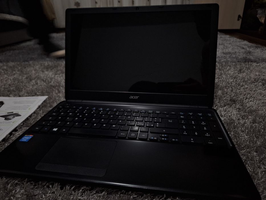 Vând laptop pentru piese